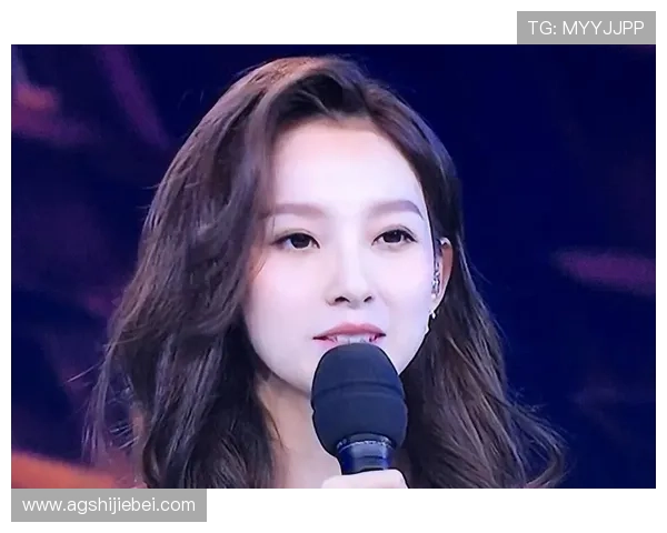 世界杯美女主持如何平衡专业与魅力,成为赛场最亮丽的风景线