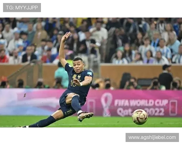 世界杯足球进球集锦:盘点历届比赛中令人难忘的精彩瞬间